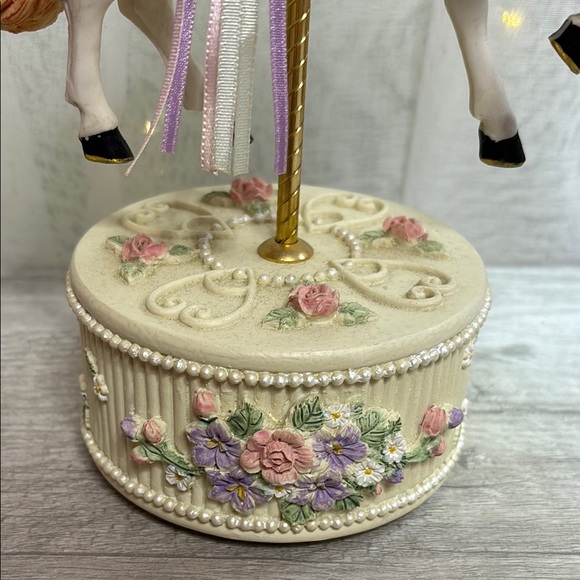 Vintage Carousel Horse Music Box - Picture 4 of 12